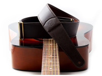 Yamaha PERFORMER Correia para guitarra Dark Brown Yamaha PERFORMER Correia para guitarra Dark Brown